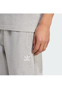 Adidas - adidas Szorty sportowe Essentials Trefoil JW8624 Szary Regular Fit. Kolor: szary. Materiał: bawełna. Styl: sportowy #5