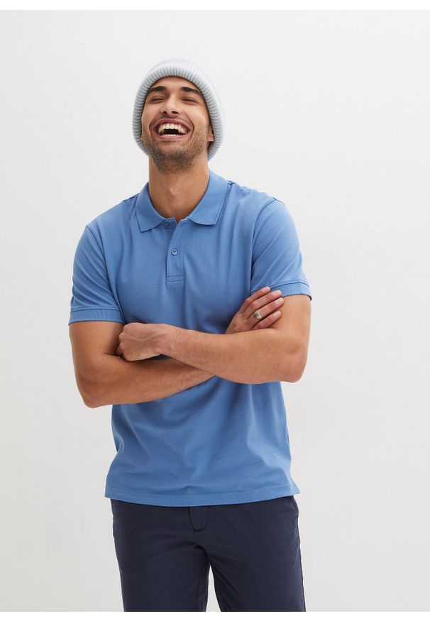 bonprix - Koszulka polo z czystej bawełny organicznej piqué. Typ kołnierza: polo. Kolor: niebieski. Materiał: bawełna. Długość rękawa: krótki rękaw. Długość: krótkie