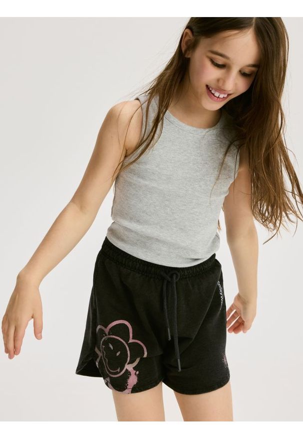 Reserved - Szorty SmileyWorld® - czarny. Kolor: czarny. Materiał: bawełna