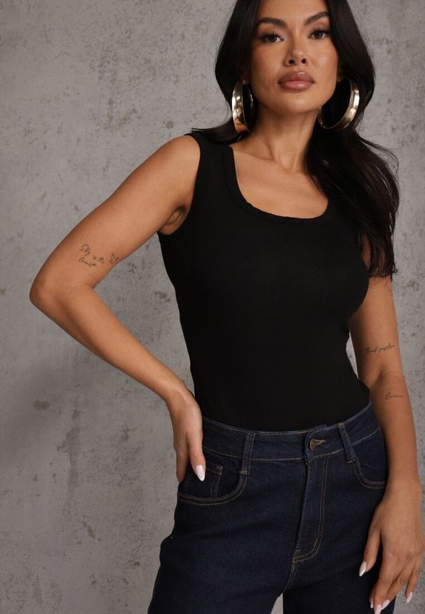 Renee - Czarny Wiskozowy Top Dopasowany z Kwadratowym Dekoltem Bez Rękawów Bilincja. Okazja: na co dzień. Typ kołnierza: dekolt kwadratowy. Kolor: czarny. Materiał: wiskoza. Długość rękawa: bez rękawów. Styl: casual