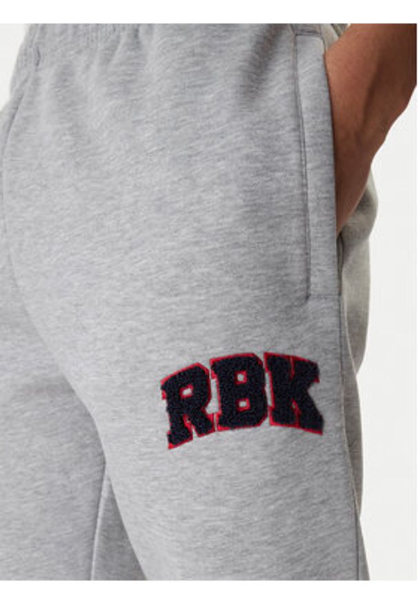 Reebok Spodnie dresowe Bermingham RK25555CCM Szary Relaxed Fit. Kolor: szary. Materiał: syntetyk
