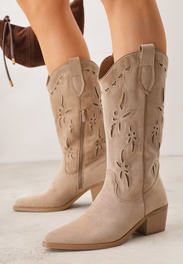 Renee - Ciemnobeżowe Ażurowe Botki Kowbojki na Stożku z Imitacji Zamszu Hephiane. Kolor: beżowy. Materiał: zamsz. Wzór: ażurowy. Obcas: na stożku. Styl: boho. Wysokość obcasa: średni