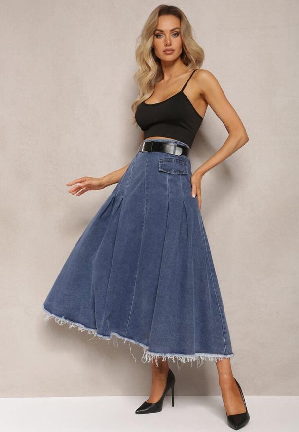 Renee - Granatowa Rozkloszowana Spódnica Jeansowa z Paskiem w Komplecie Grinna. Kolor: niebieski. Materiał: jeans