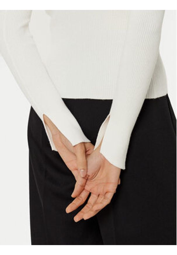 MAX&Co. Sweter 2516361051200 Biały Slim Fit. Kolor: biały. Materiał: wiskoza