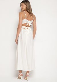 Born2be - Biała Rozkloszowana Sukienka z Wiskozą Meravela. Okazja: na co dzień. Kolor: biały. Materiał: wiskoza. Długość rękawa: na ramiączkach. Styl: casual, elegancki #4