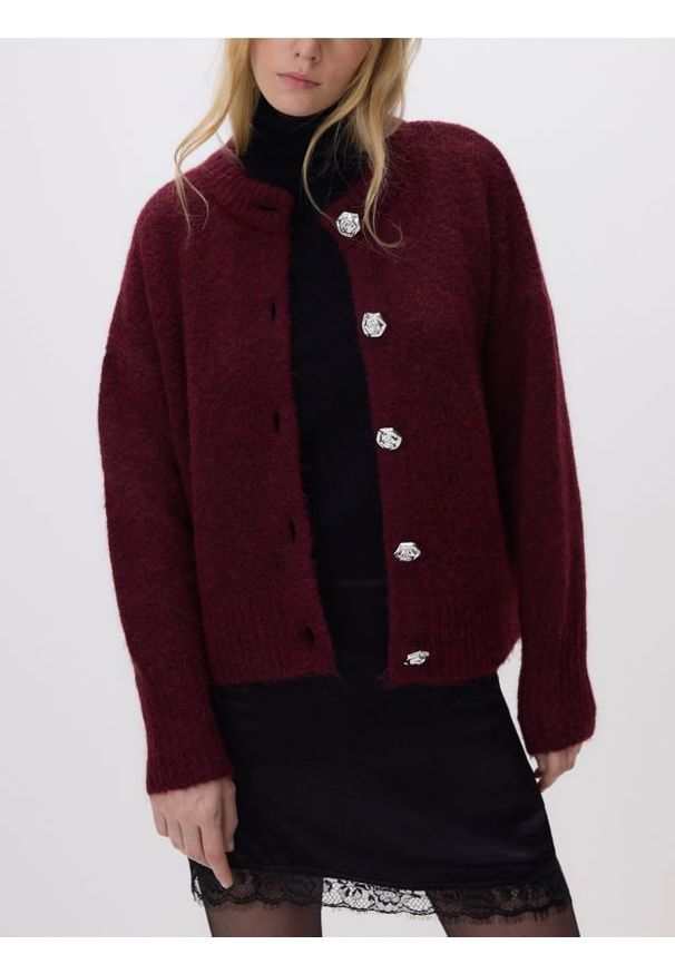 Reserved - Kardigan z dekoracyjnymi guzikami - bordowy. Kolor: czerwony. Materiał: dzianina, wełna