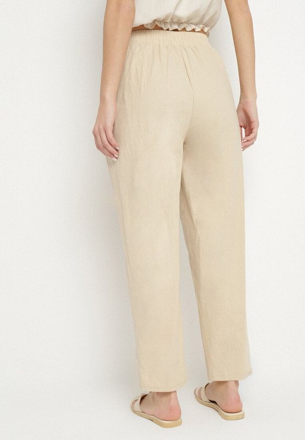 Born2be - Beżowe Bawełniane Spodnie z Wysokim Stanem Vivivara. Okazja: na co dzień. Stan: podwyższony. Kolor: beżowy. Materiał: bawełna. Styl: casual, klasyczny
