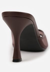Renee - Brązowe Siateczkowe Klapki na Szpilce Cirinome. Nosek buta: otwarty. Kolor: brązowy. Materiał: skóra, materiał. Sezon: lato. Obcas: na szpilce. Wysokość obcasa: średni #5