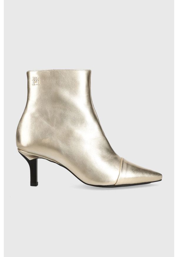 TOMMY HILFIGER - Tommy Hilfiger botki skórzane FW0FW07048 POINTY HEEL BOOT GOLD damskie kolor złoty na szpilce. Kolor: złoty. Materiał: skóra. Obcas: na szpilce. Wysokość obcasa: średni