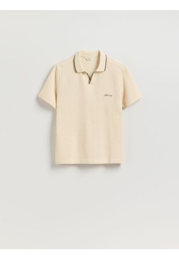 Reserved - Strukturalne polo comfort fit - złamana biel. Typ kołnierza: polo. Materiał: bawełna, dzianina