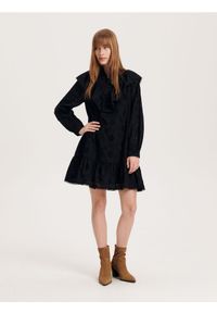 Reserved - Ażurowa sukienka mini - czarny. Kolor: czarny. Materiał: tkanina, bawełna. Wzór: ażurowy. Długość: mini