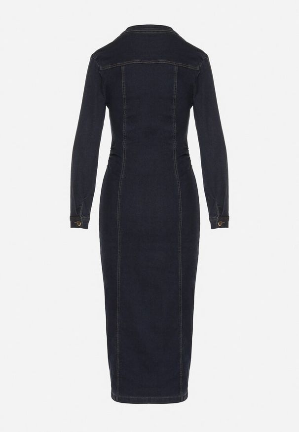 Born2be - Granatowa Jeansowa Sukienka Koszulowa o Taliowanym Kroju Neveala. Okazja: na co dzień. Kolor: niebieski. Materiał: jeans. Typ sukienki: koszulowe. Styl: casual, klasyczny. Długość: midi