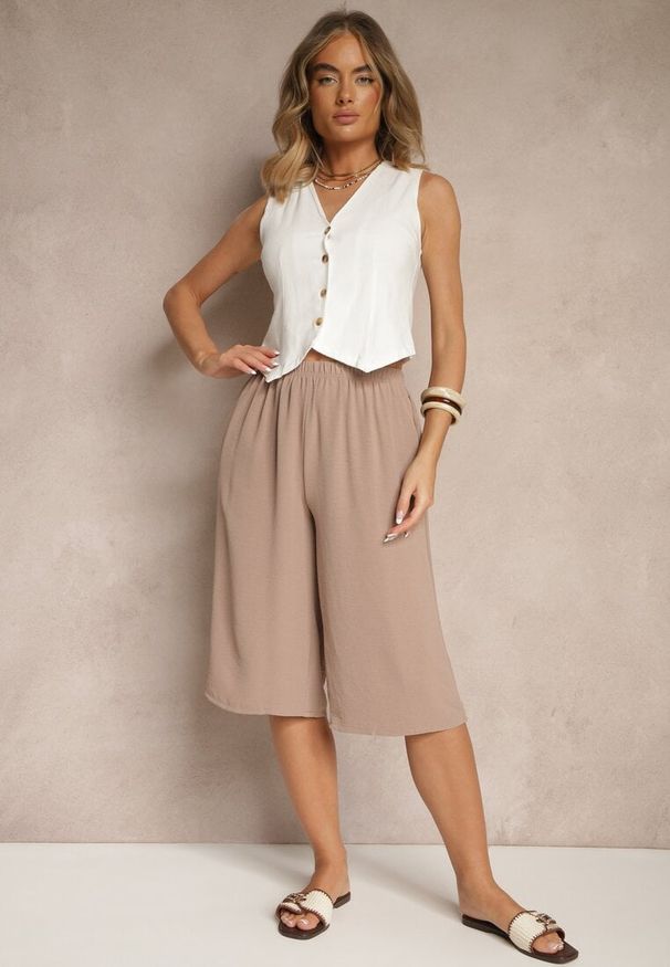 Renee - Ciemnobeżowe Luźne Spodnie 3/4 z Kieszonkami Efrinea. Okazja: na co dzień. Kolor: beżowy. Materiał: guma. Styl: elegancki, casual
