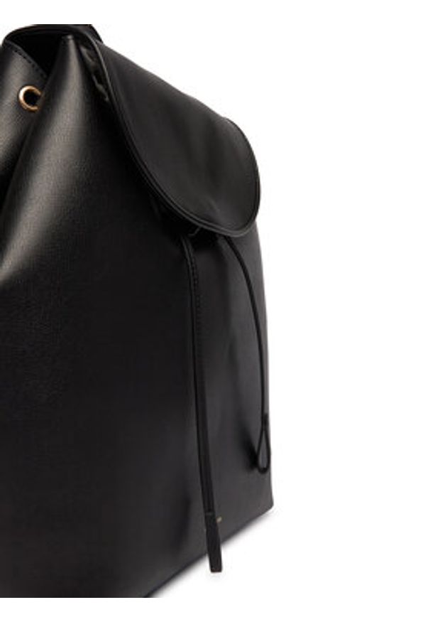 Calvin Klein Plecak Foil Logo Large Flap Backpack LV04F3505G Czarny. Kolor: czarny. Materiał: skóra