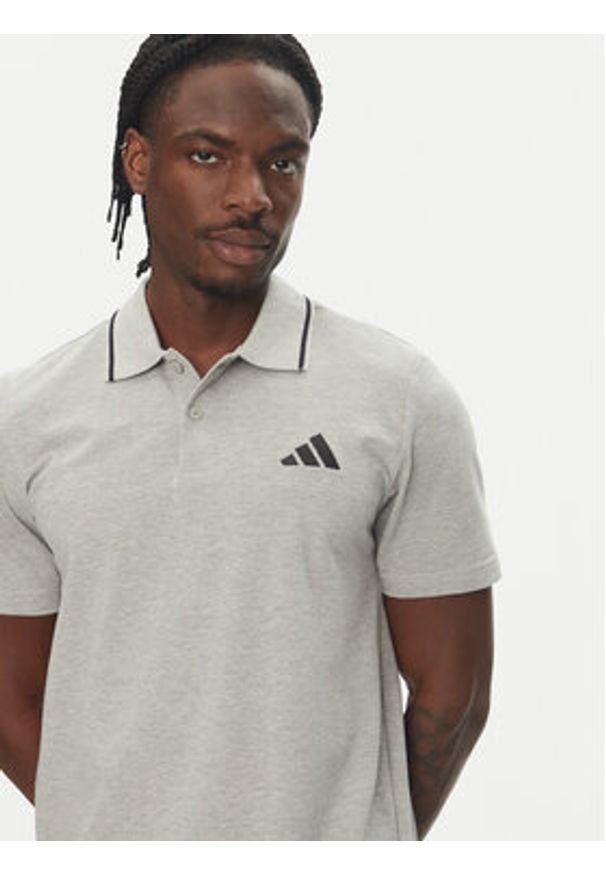 Adidas - adidas Polo Essentials Small Logo JE9022 Szary Regular Fit. Typ kołnierza: polo. Kolor: szary. Materiał: bawełna