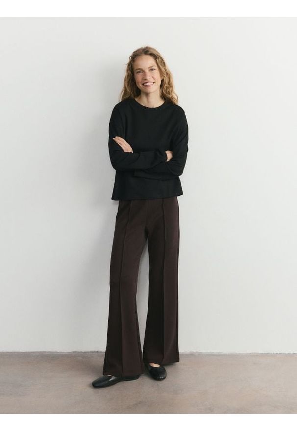 Reserved - Longsleeve z modalem - czarny. Kolor: czarny. Materiał: dzianina, bawełna. Długość rękawa: długi rękaw