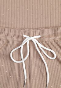 Born2be - Beżowy Komplet Oversize z Cyrkoniami T-shirt i Spodnie Arnatea. Kolor: beżowy. Wzór: aplikacja #6