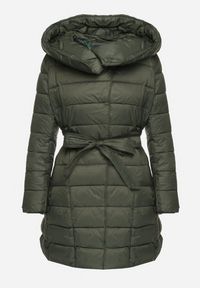 Born2be - Zielona Pikowana Kurtka o Długim Kroju z Kapturem i Dodatkowym Paskiem Hanlin. Okazja: na co dzień. Typ kołnierza: kaptur. Kolor: zielony. Materiał: jeans, tkanina. Długość: długie. Sezon: zima. Styl: casual, elegancki #4