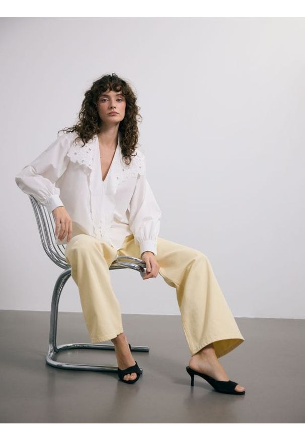 Reserved - Jeansy wide leg - żółty. Kolor: żółty