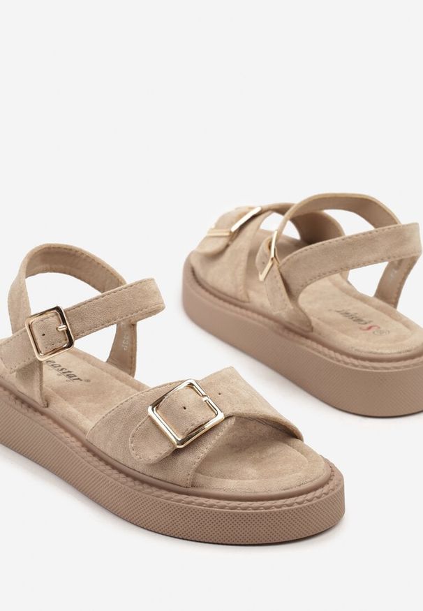 Born2be - Ciemnobeżowe Sandały na Platformie z Regulowanymi Paskami z Klamerkami Ulosiela. Okazja: na co dzień. Zapięcie: pasek. Kolor: beżowy. Materiał: jeans. Wzór: paski. Obcas: na platformie. Styl: klasyczny, elegancki, casual