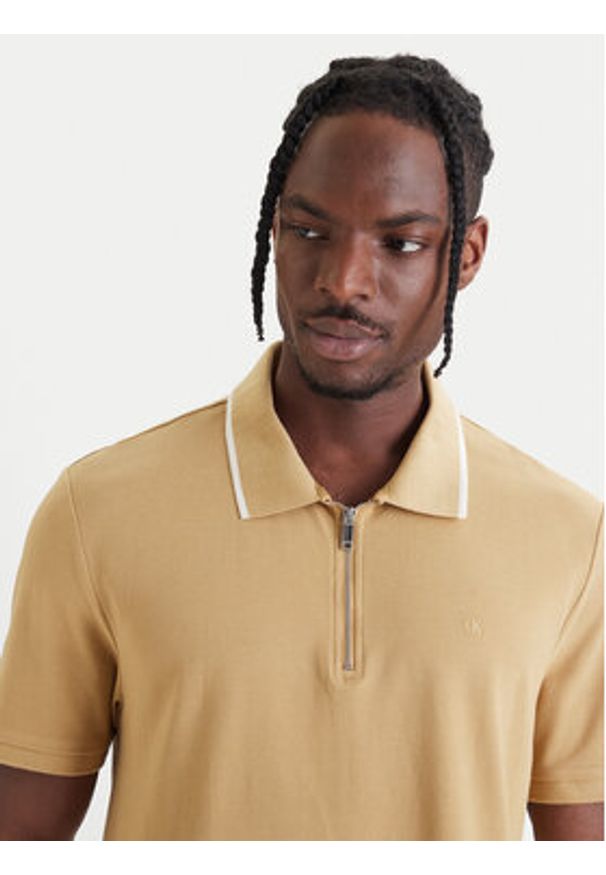 Calvin Klein Polo LV04LF214G Żółty Regular Fit. Typ kołnierza: polo. Kolor: żółty. Materiał: bawełna