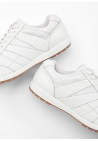 bonprix - Sneakersy skórzane. Okazja: na co dzień. Kolor: biały. Materiał: skóra #3