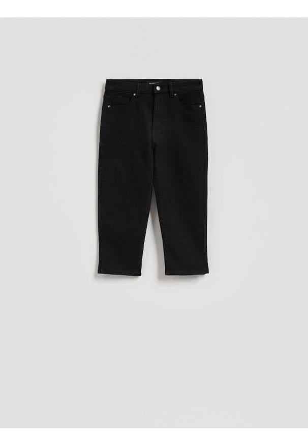 Reserved - Jeansy capri - czarny. Kolor: czarny