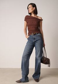 Born2be - Brązowa Koronkowa Bluzka o Asymetrycznym Kroju na Jedno Ramię Nerasos. Kolor: brązowy. Materiał: koronka #4