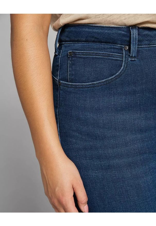 Lee - LEE CLASSIC STRAIGHT PLUS DAMSKIE SPODNIE JEANSOWE JEANSY DARK SYLVIE L32JPVWM 112107646