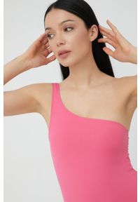 only - Only jednoczęściowy strój kąpielowy Alba kolor różowy lekko usztywniona miseczka. Kolor: różowy. Materiał: materiał #2