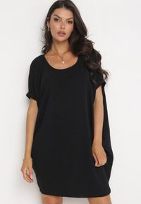 Born2be - Czarna Mini Sukienka z Krótkim Rękawem o Fasonie Nietoperza Kharson. Kolor: czarny. Długość rękawa: krótki rękaw. Styl: boho. Długość: mini