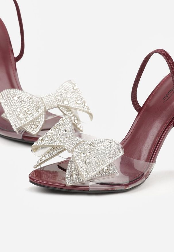 Renee - Bordowe Transparentne Sandały na Klepsydrowej Szpilce z Kokardą i Cyrkoniami Feralia. Okazja: na imprezę. Kolor: czerwony. Materiał: jeans. Sezon: wiosna. Styl: elegancki