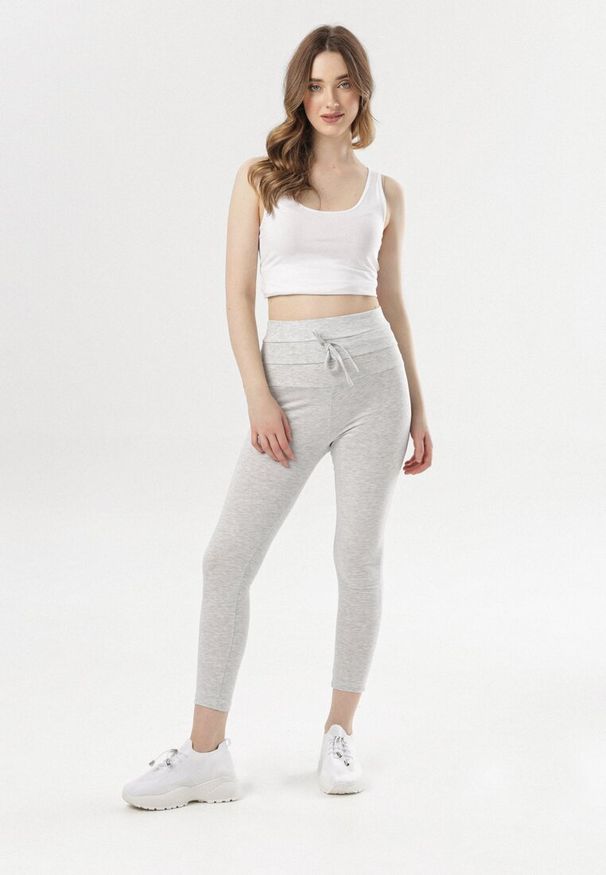 Born2be - Jasnoszare Legginsy Mariris. Stan: podwyższony. Kolor: szary. Materiał: dzianina. Długość: krótkie
