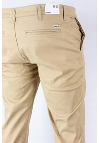 Wrangler - WRANGLER CHINO MĘSKIE SPODNIE MATERIAŁOWE SAND BEIGE W12CW358N. Materiał: materiał #3