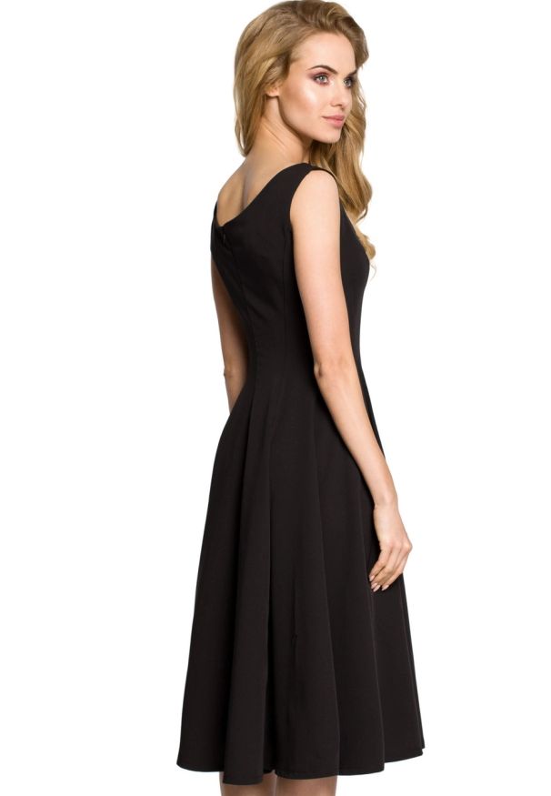 Sukienki.shop - Sukienka wieczorowa rozkloszowana z dekoltem V czarna. Okazja: na ślub cywilny, na wesele, na imprezę. Kolor: czarny. Styl: wizytowy