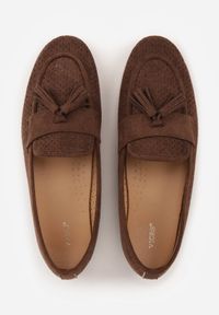 Born2be - Ciemnobrązowe Ażurowe Mokasyny VICES Ozdobione Frędzlami Catiana. Okazja: na co dzień, do pracy. Kolor: brązowy. Materiał: jeans. Wzór: ażurowy, aplikacja. Styl: casual, elegancki #2