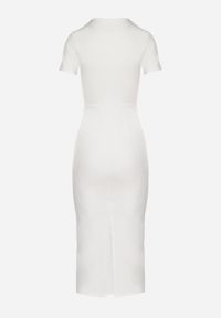 Born2be - Biała Sukienka Dopasowana Bodycon z Dekoltem w Serek Efricene. Okazja: na co dzień. Typ kołnierza: dekolt w serek. Kolor: biały. Materiał: jeans. Długość rękawa: krótki rękaw. Typ sukienki: bodycon. Styl: casual, klasyczny #4