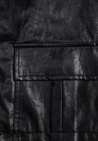 Renee - Czarna Kurtka Ramoneska Bomber z Kieszeniami z Klapami Nealira. Okazja: na co dzień. Kolor: czarny. Materiał: poliester, skóra. Styl: casual, rockowy #4