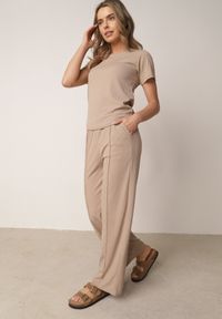 Born2be - Beżowe Szerokie Spodnie z Prążkowanej Tkaniny z Wysokim Stanem Sarora. Okazja: na co dzień. Stan: podwyższony. Kolor: beżowy. Materiał: tkanina, prążkowany. Wzór: prążki. Styl: casual #8