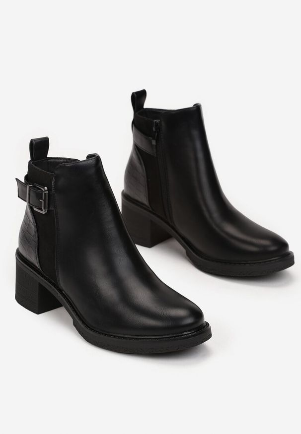 Renee - Czarne Botki na Słupku Bersa. Zapięcie: pasek. Kolor: czarny. Materiał: skóra, materiał. Szerokość cholewki: normalna. Obcas: na słupku. Styl: klasyczny. Wysokość obcasa: średni