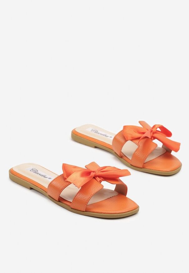 Born2be - Pomarańczowe Klapki z Wycięciami i Kokardą Tellivia. Kolor: pomarańczowy. Styl: elegancki