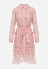 Renee - Różowa Rozkloszowana Midi Sukienka Ozdobiona Koronką z Paskiem w Talii Sailla. Okazja: na spotkanie biznesowe, do pracy, na uczelnię. Kolor: różowy. Materiał: koronka. Wzór: aplikacja, koronka. Sezon: jesień, zima. Typ sukienki: rozkloszowane. Styl: biznesowy. Długość: midi #7