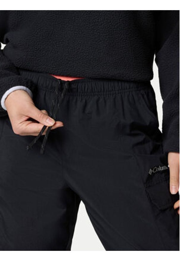 columbia - Columbia Spodnie outdoor Sandier™ Parachute Pant 2119061 Czarny Relaxed Fit. Kolor: czarny. Materiał: syntetyk. Sport: outdoor