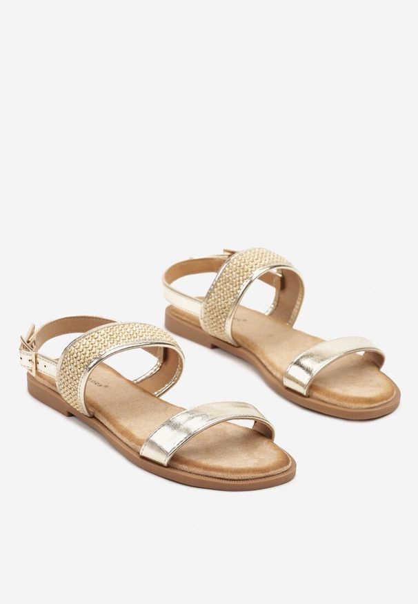 Renee - Złote Sandały z Plecionymi Paskami Nurimira. Okazja: na co dzień. Zapięcie: pasek. Kolor: złoty. Sezon: lato. Obcas: na obcasie. Styl: elegancki, casual. Wysokość obcasa: niski