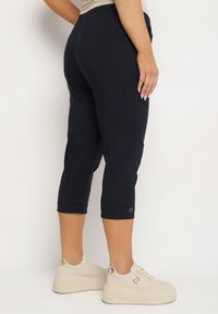 Born2be - Granatowe Spodnie z Wiskozą i Ozdobnymi Guzikami Lireza. Okazja: na co dzień. Kolor: niebieski. Materiał: wiskoza. Styl: klasyczny, casual #6