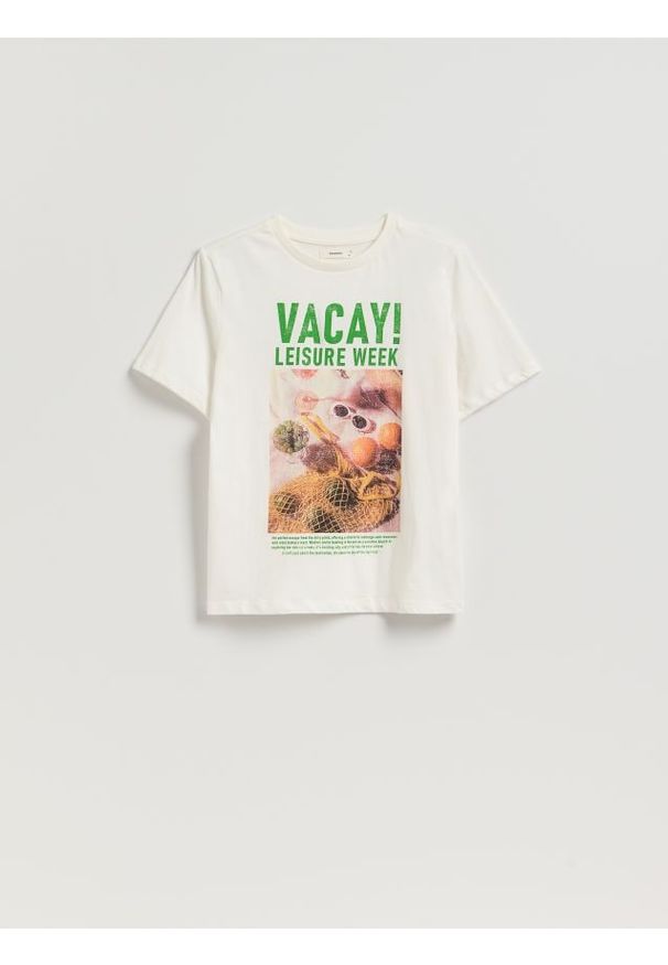 Reserved - T-shirt z nadrukiem - złamana biel. Materiał: dzianina, bawełna. Wzór: nadruk