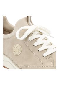 Półbuty damskie Rieker, cholewka ze skóry ekologicznej sportowa sylwetka wsuwane miękka amortyzowana podeszwa, beżowe, 44562-62. Okazja: na spacer, na co dzień. Zapięcie: bez zapięcia. Kolor: beżowy. Materiał: skóra ekologiczna. Szerokość cholewki: normalna. Styl: sportowy #5