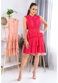 Merribel - Koronkowa Sukienka z Plisowanym Dołem - Malinowa. Kolor: różowy. Materiał: koronka #1