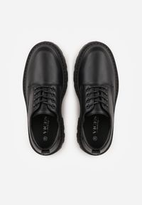 Born2be - Czarne Sznurowane Półbuty Oksfordki VICES na Grubej Podeszwie Anatea. Okazja: na co dzień. Zapięcie: sznurówki. Kolor: czarny. Materiał: jeans. Styl: casual, elegancki, klasyczny #6