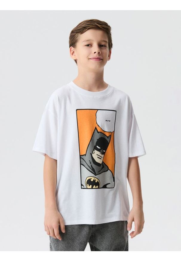 Sinsay - Koszulka oversize z nadrukiem Batman - biały. Kolor: biały. Wzór: motyw z bajki, nadruk